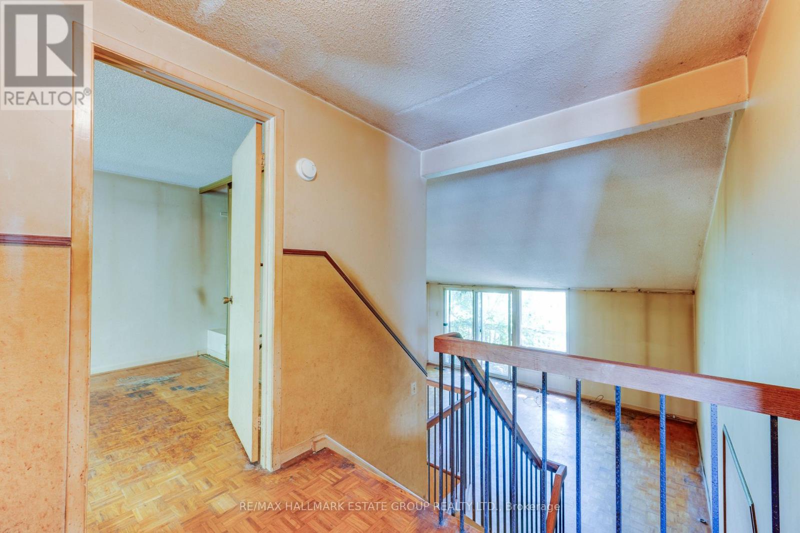 11 Pumfrey Crescent, Toronto, Ontario  M9V 4L5 - Photo 19 - W13542950