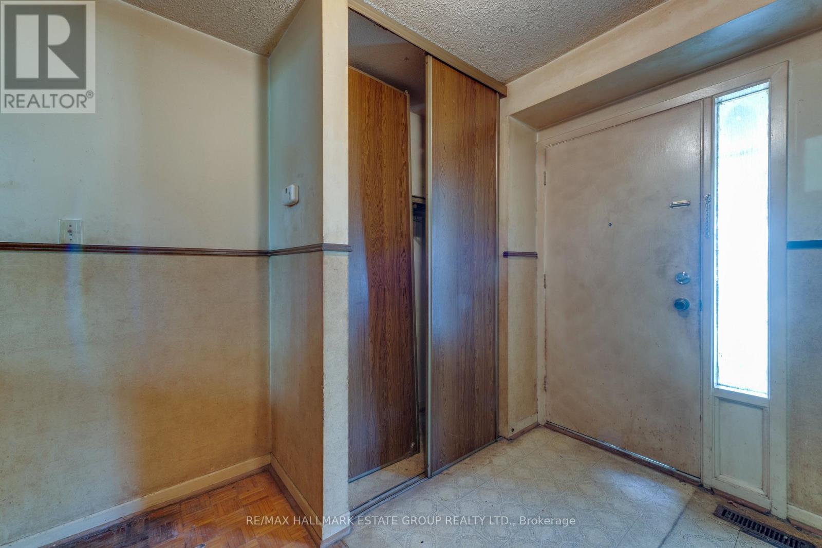 11 Pumfrey Crescent, Toronto, Ontario  M9V 4L5 - Photo 2 - W13542950