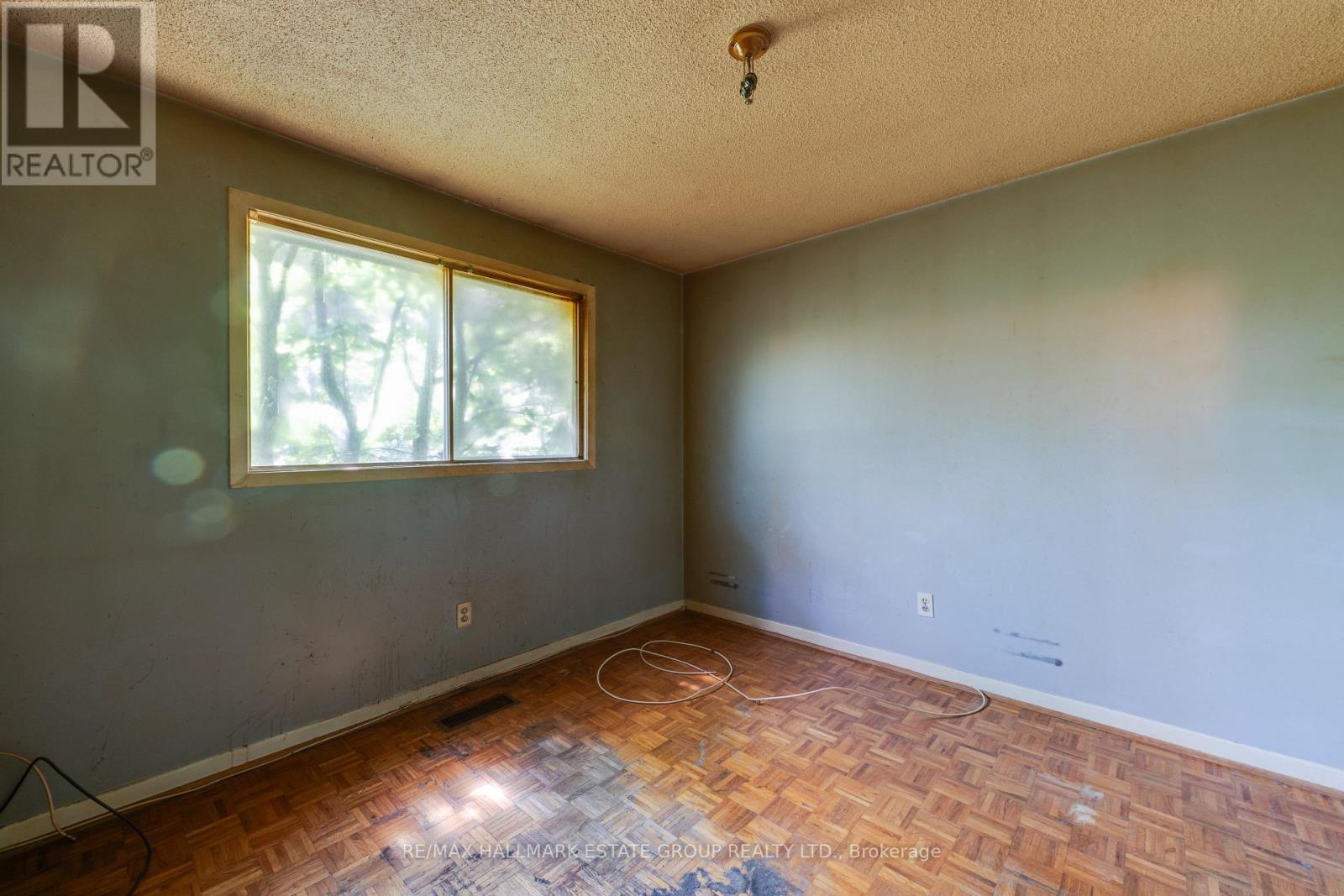 11 Pumfrey Crescent, Toronto, Ontario  M9V 4L5 - Photo 20 - W13542950