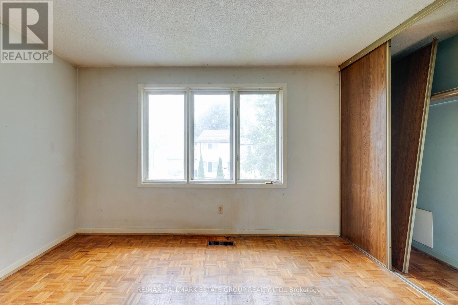 11 Pumfrey Crescent, Toronto, Ontario  M9V 4L5 - Photo 27 - W13542950