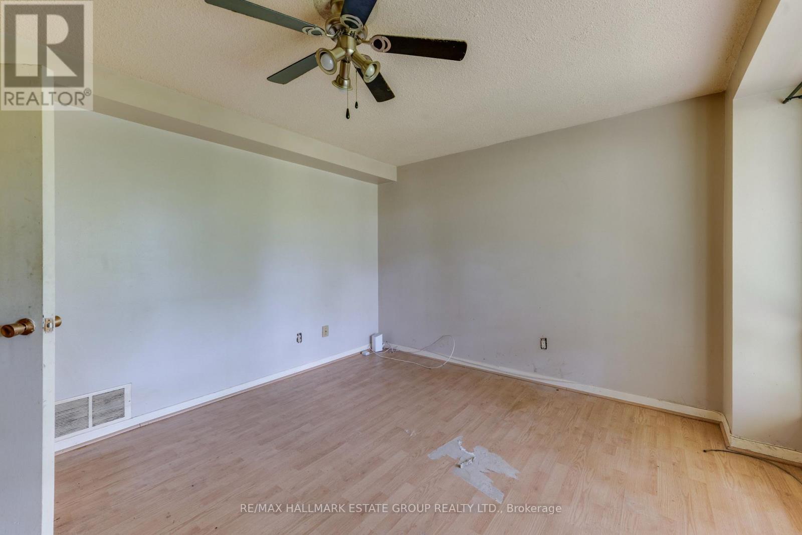 11 Pumfrey Crescent, Toronto, Ontario  M9V 4L5 - Photo 36 - W13542950