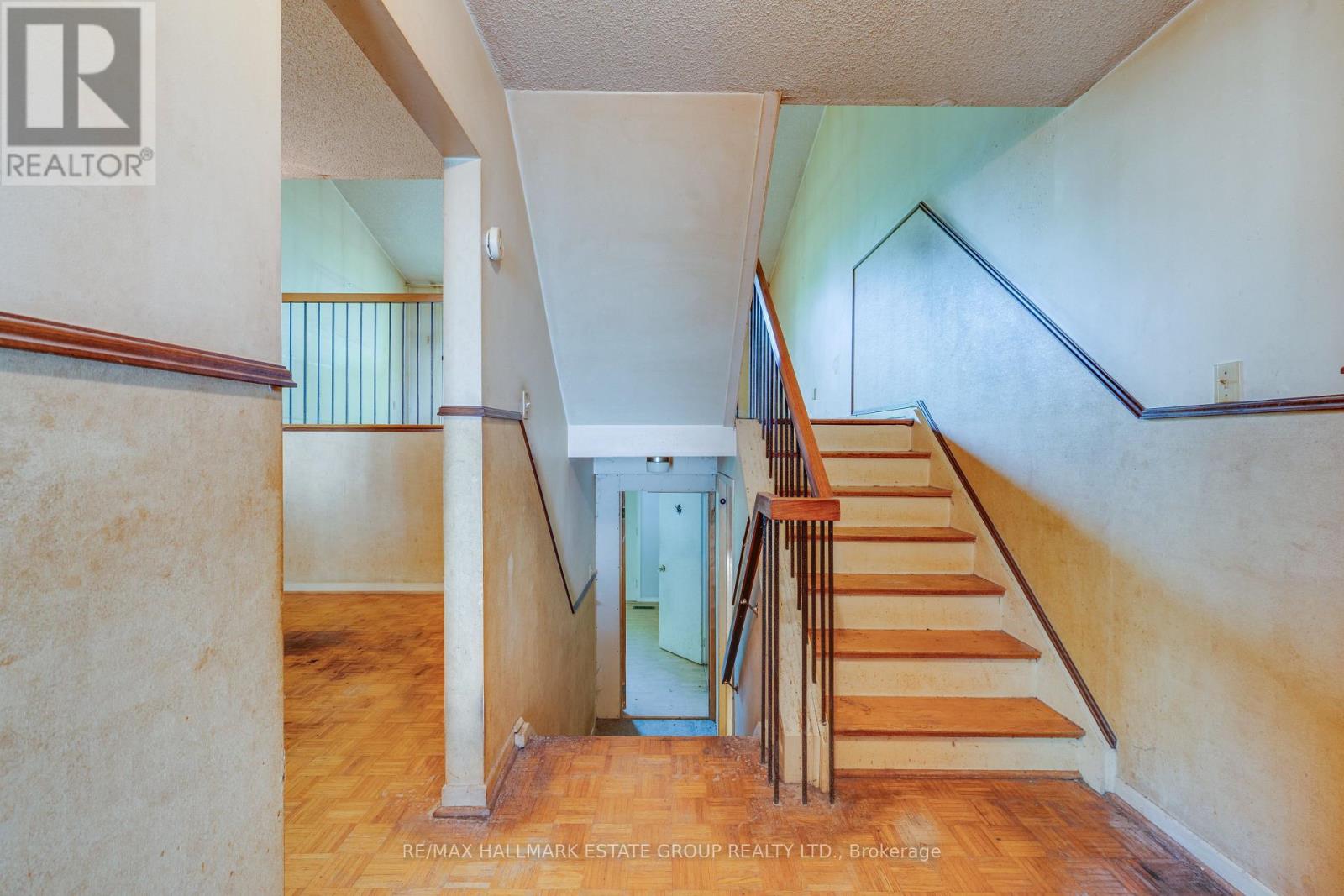 11 Pumfrey Crescent, Toronto, Ontario  M9V 4L5 - Photo 4 - W13542950