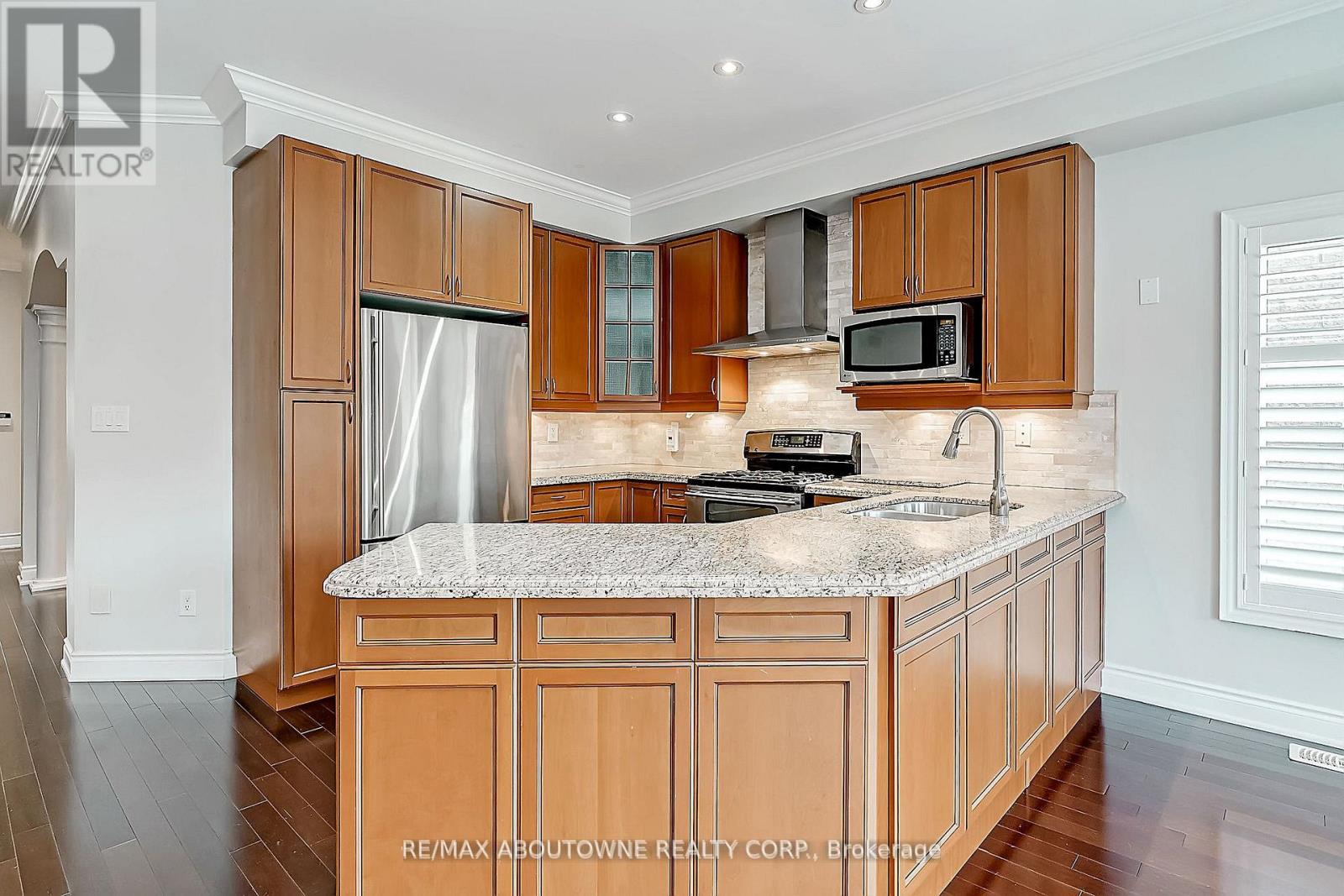 2415 Presquile Drive, Oakville, Ontario  L6H 0A7 - Photo 11 - W13543130