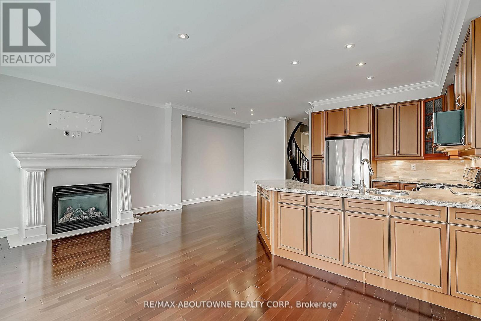 2415 Presquile Drive, Oakville, Ontario  L6H 0A7 - Photo 15 - W13543130