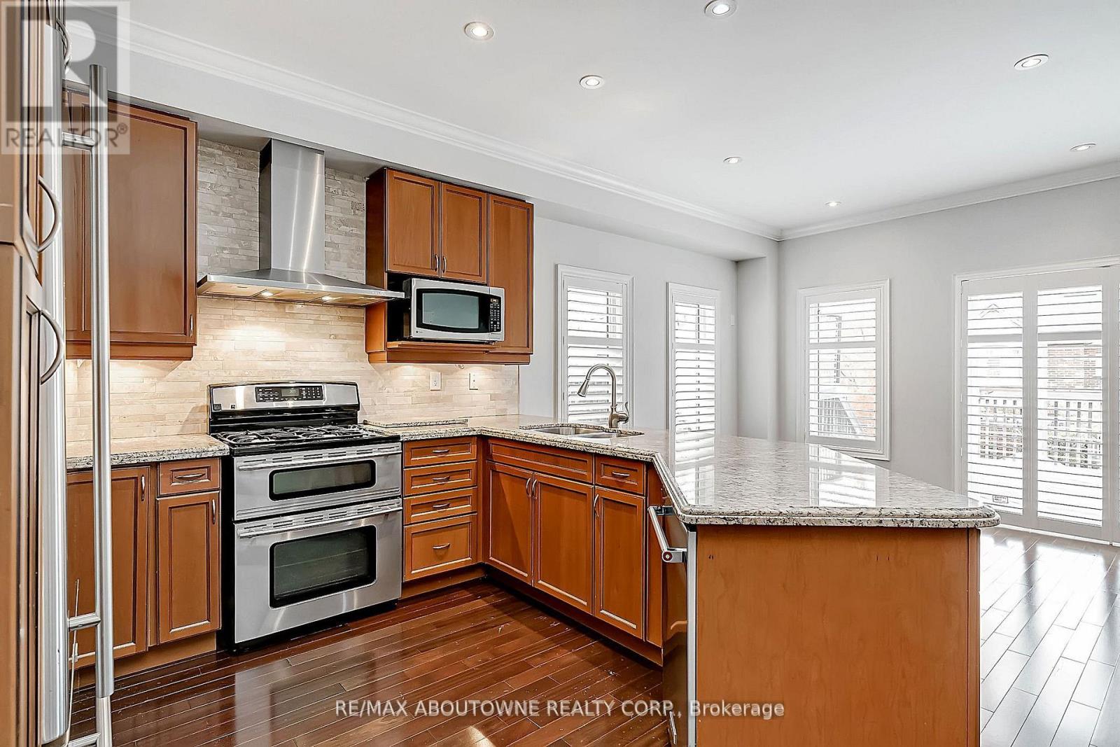 2415 Presquile Drive, Oakville, Ontario  L6H 0A7 - Photo 18 - W13543130