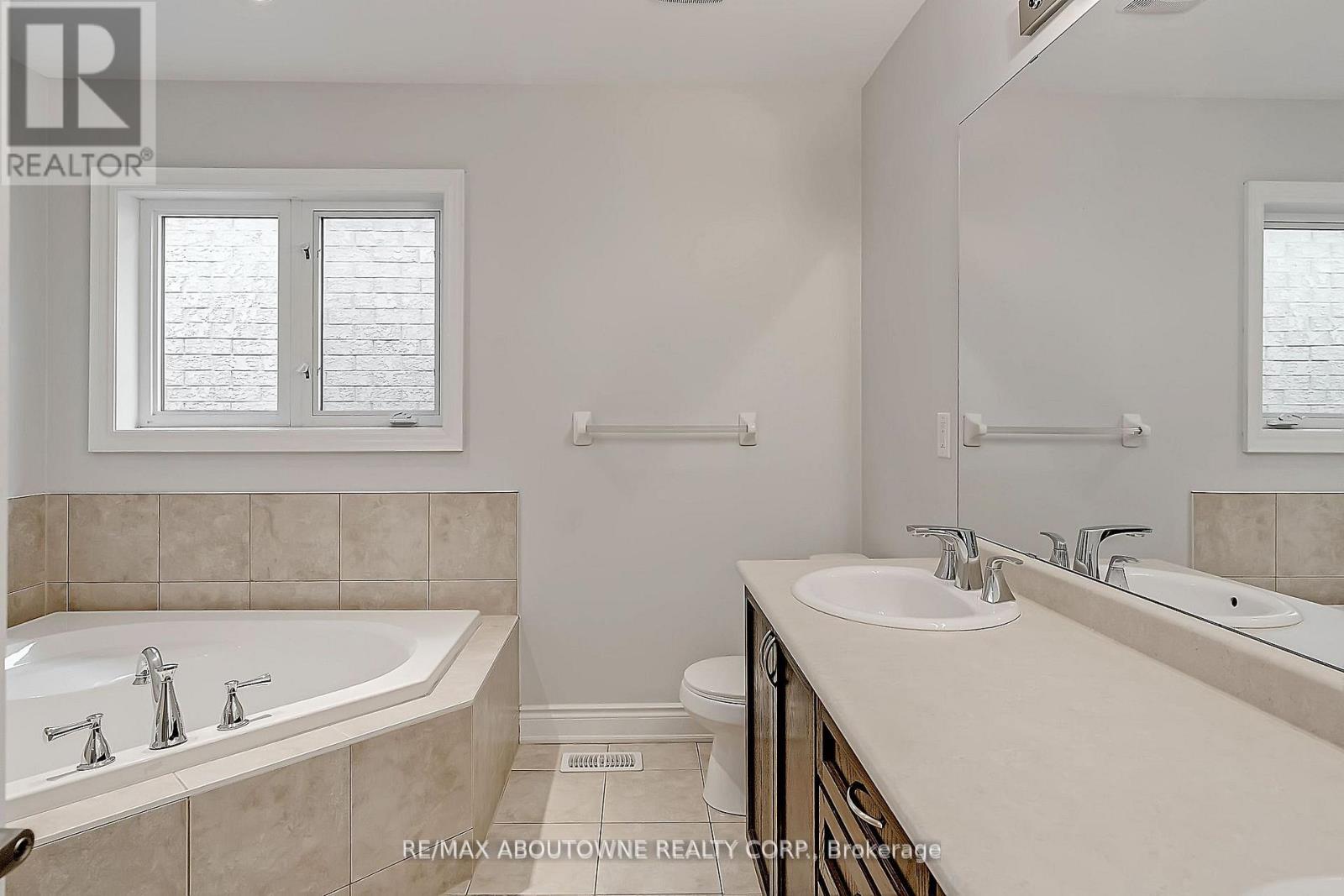 2415 Presquile Drive, Oakville, Ontario  L6H 0A7 - Photo 22 - W13543130