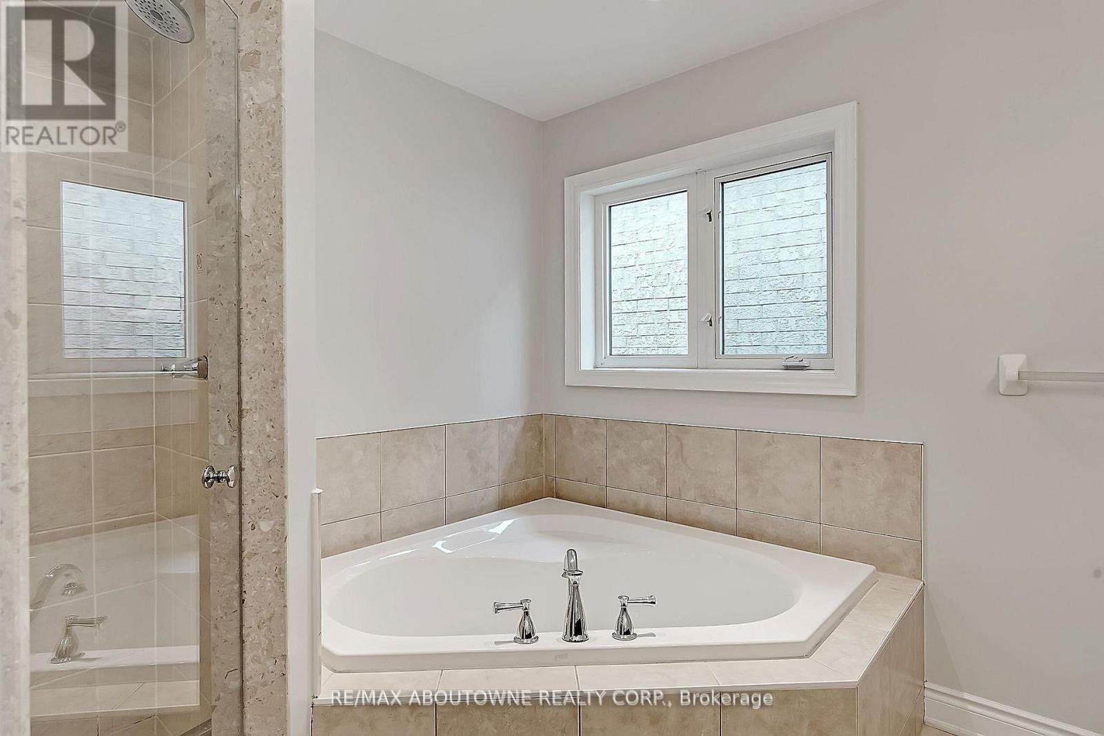2415 Presquile Drive, Oakville, Ontario  L6H 0A7 - Photo 23 - W13543130