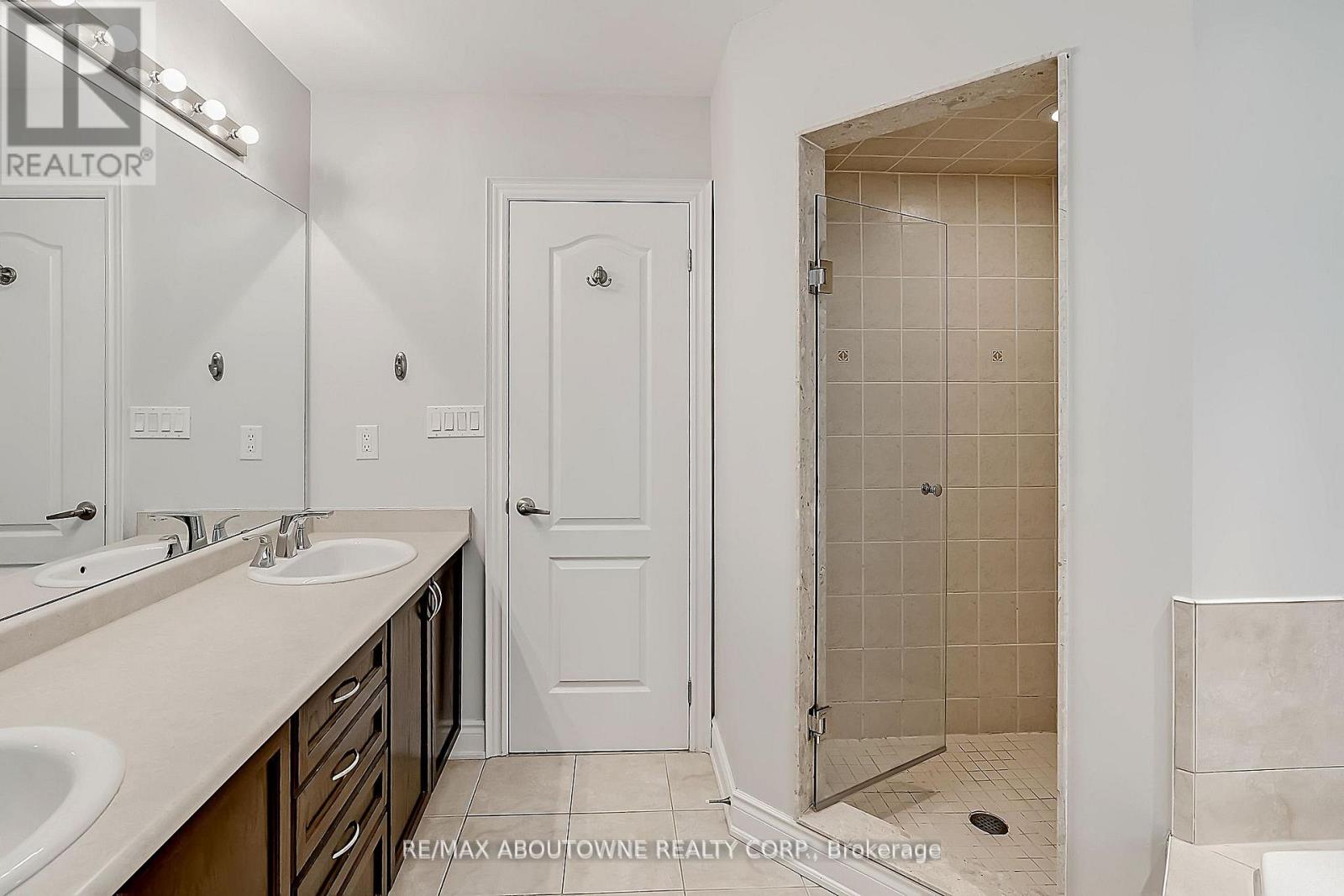 2415 Presquile Drive, Oakville, Ontario  L6H 0A7 - Photo 24 - W13543130