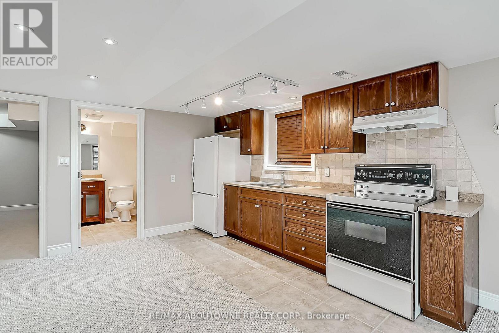 2415 Presquile Drive, Oakville, Ontario  L6H 0A7 - Photo 31 - W13543130