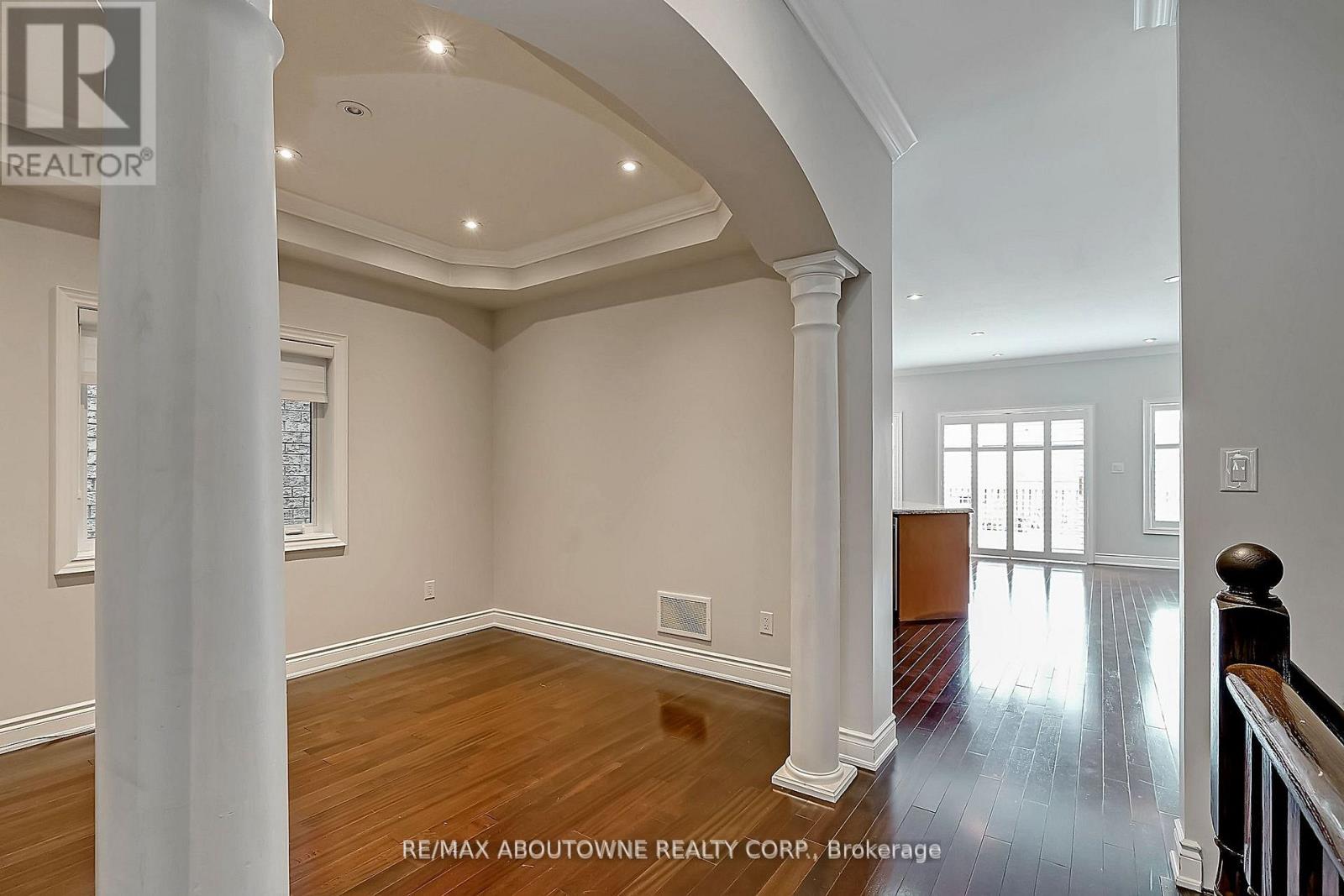 2415 Presquile Drive, Oakville, Ontario  L6H 0A7 - Photo 5 - W13543130