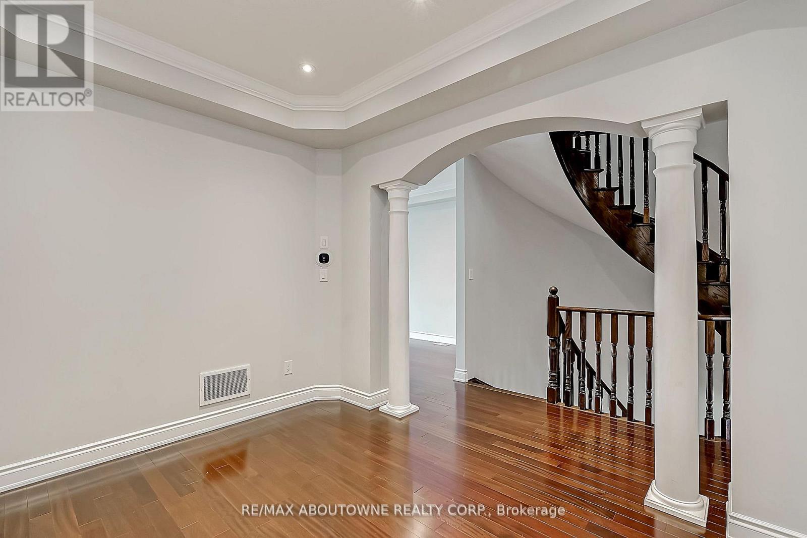 2415 Presquile Drive, Oakville, Ontario  L6H 0A7 - Photo 8 - W13543130