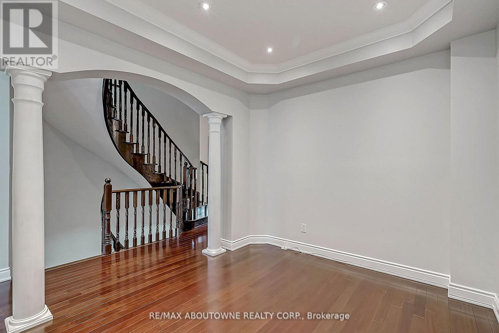2415 Presquile Drive, Oakville, Ontario  L6H 0A7 - Photo 9 - W13543130