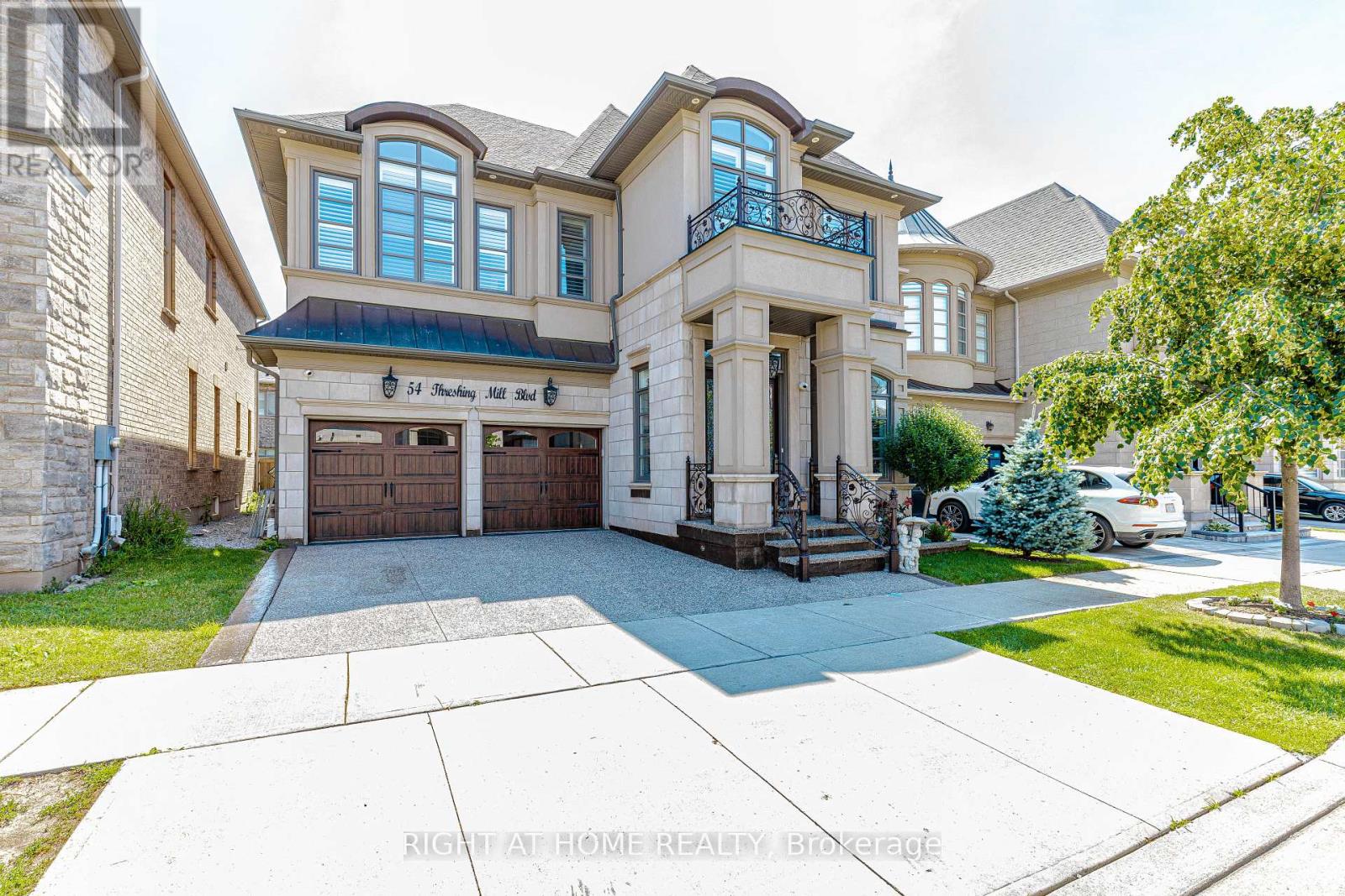 54 Threshing Mill Boulevard, Oakville, Ontario  L6H 0V6 - Photo 2 - W13543254