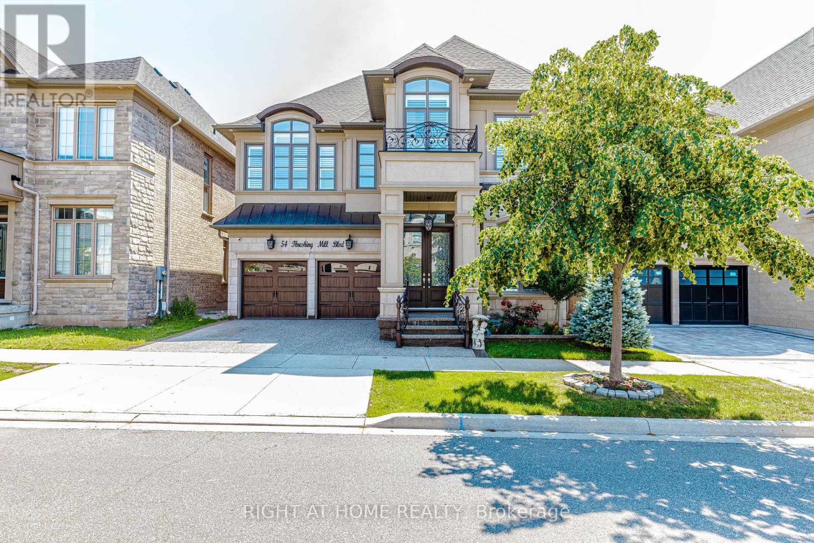 54 Threshing Mill Boulevard, Oakville, Ontario  L6H 0V6 - Photo 3 - W13543254