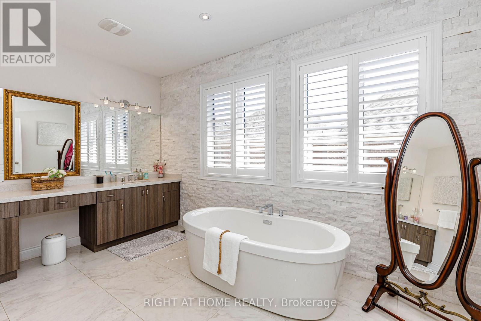 54 Threshing Mill Boulevard, Oakville, Ontario  L6H 0V6 - Photo 32 - W13543254