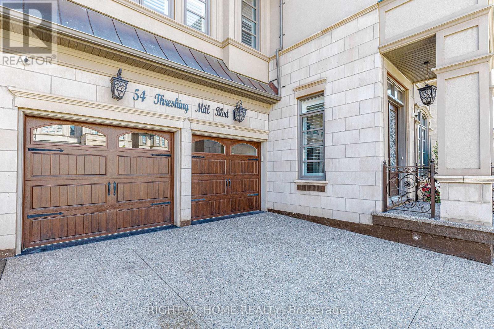 54 Threshing Mill Boulevard, Oakville, Ontario  L6H 0V6 - Photo 8 - W13543254
