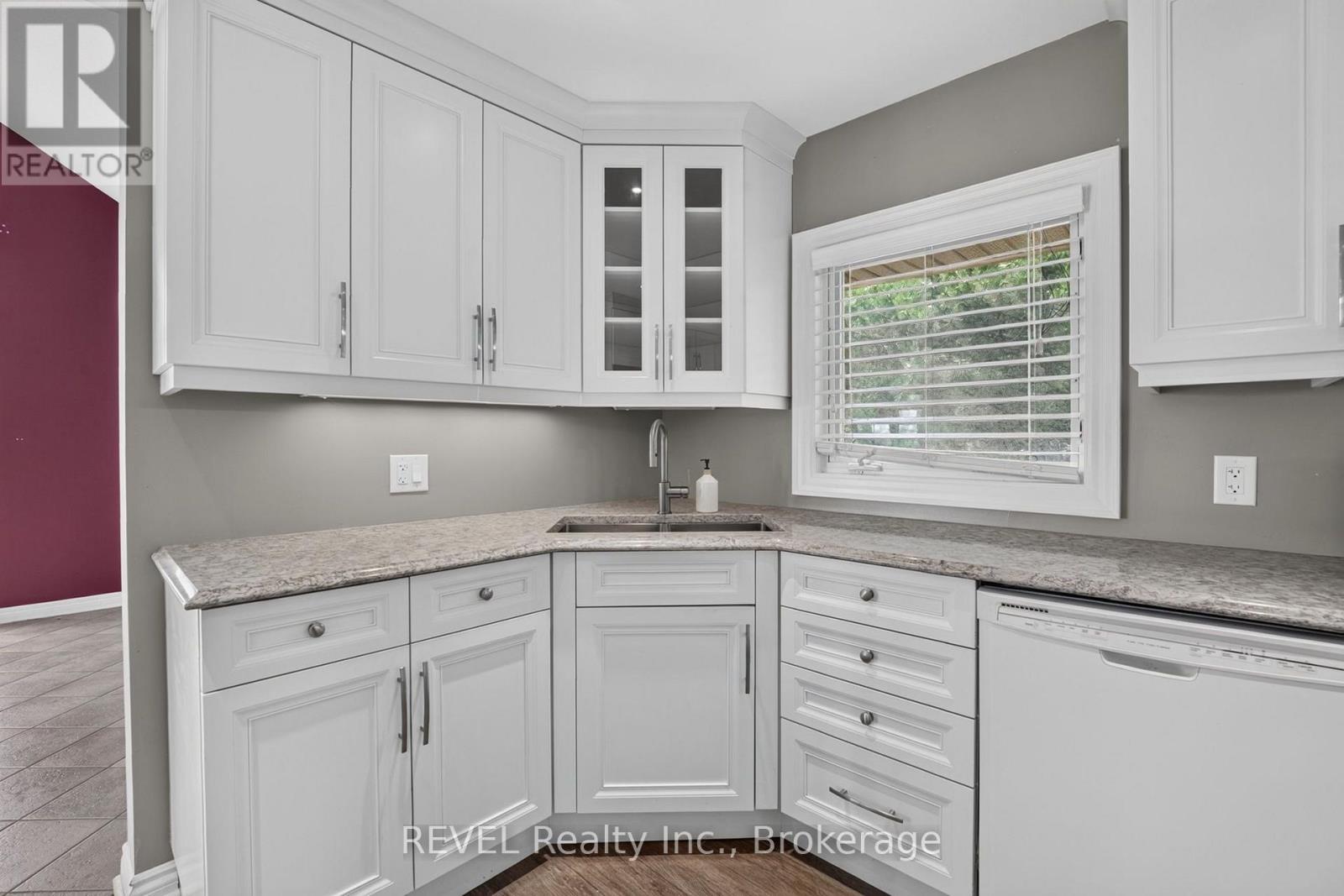 1249 Four Mile Creek Road, Niagara-On-The-Lake, Ontario  L0S 1J0 - Photo 11 - X13542392