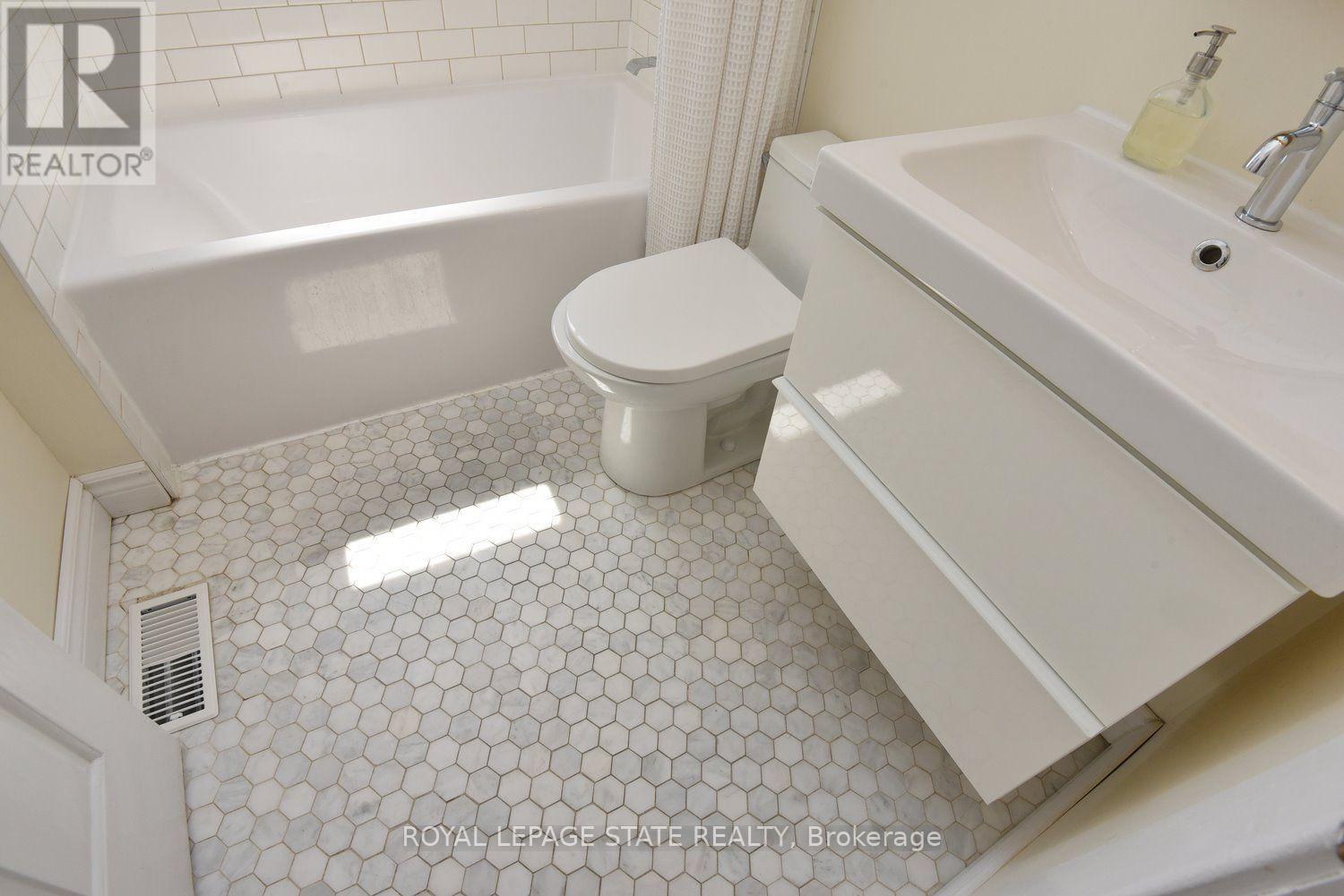 20 Fairholt Road N, Hamilton, Ontario L8M 2T1 - Photo 26 - X13542928