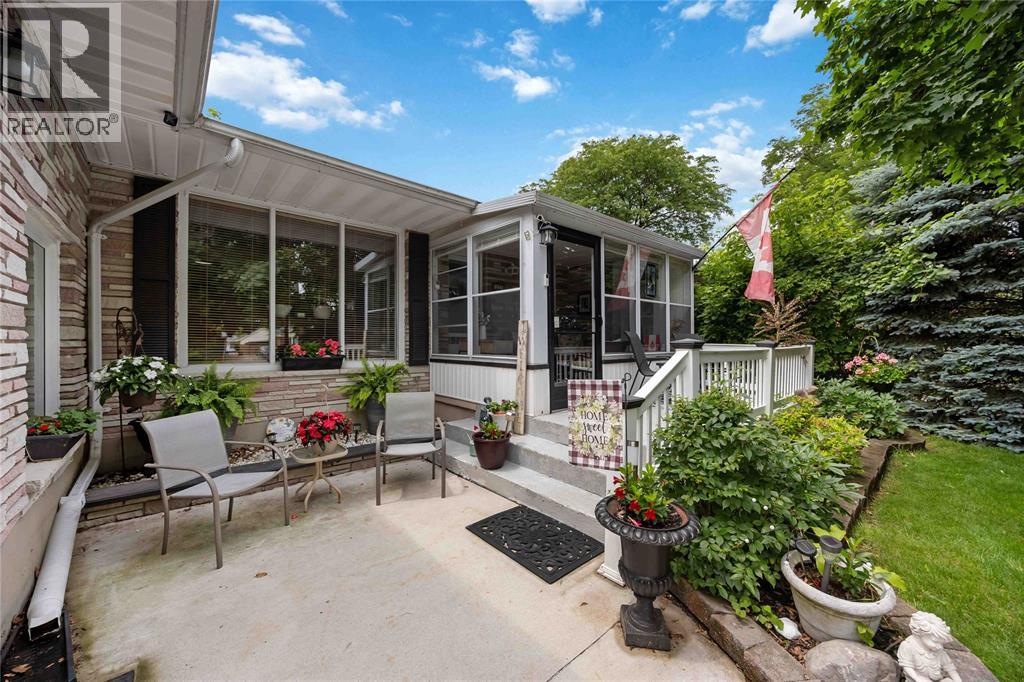 1225 Cartier Court, Sarnia photo 3