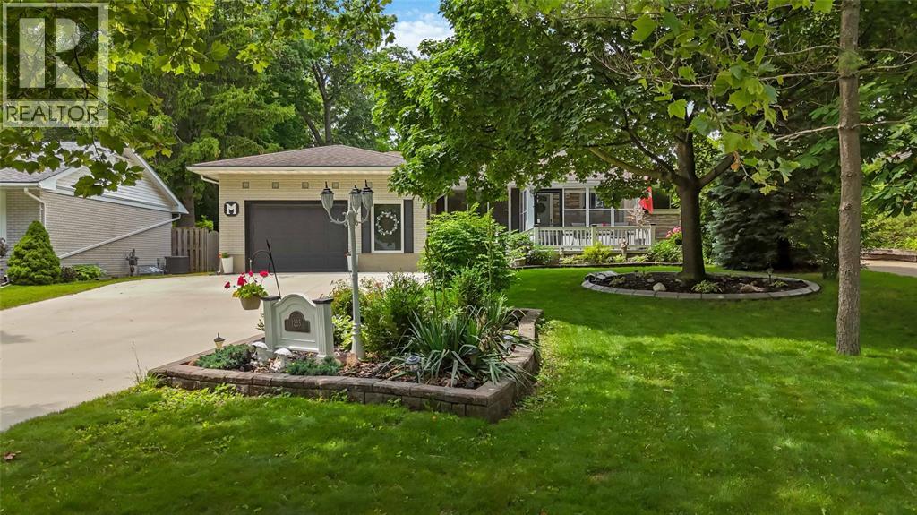 1225 Cartier Court, Sarnia photo 2