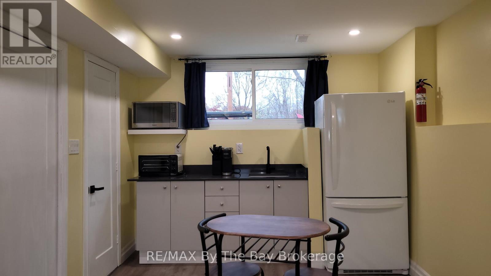 2 - 7 Harbour Crescent, Wasaga Beach, Ontario  L9Z 1G4 - Photo 3 - S13509688