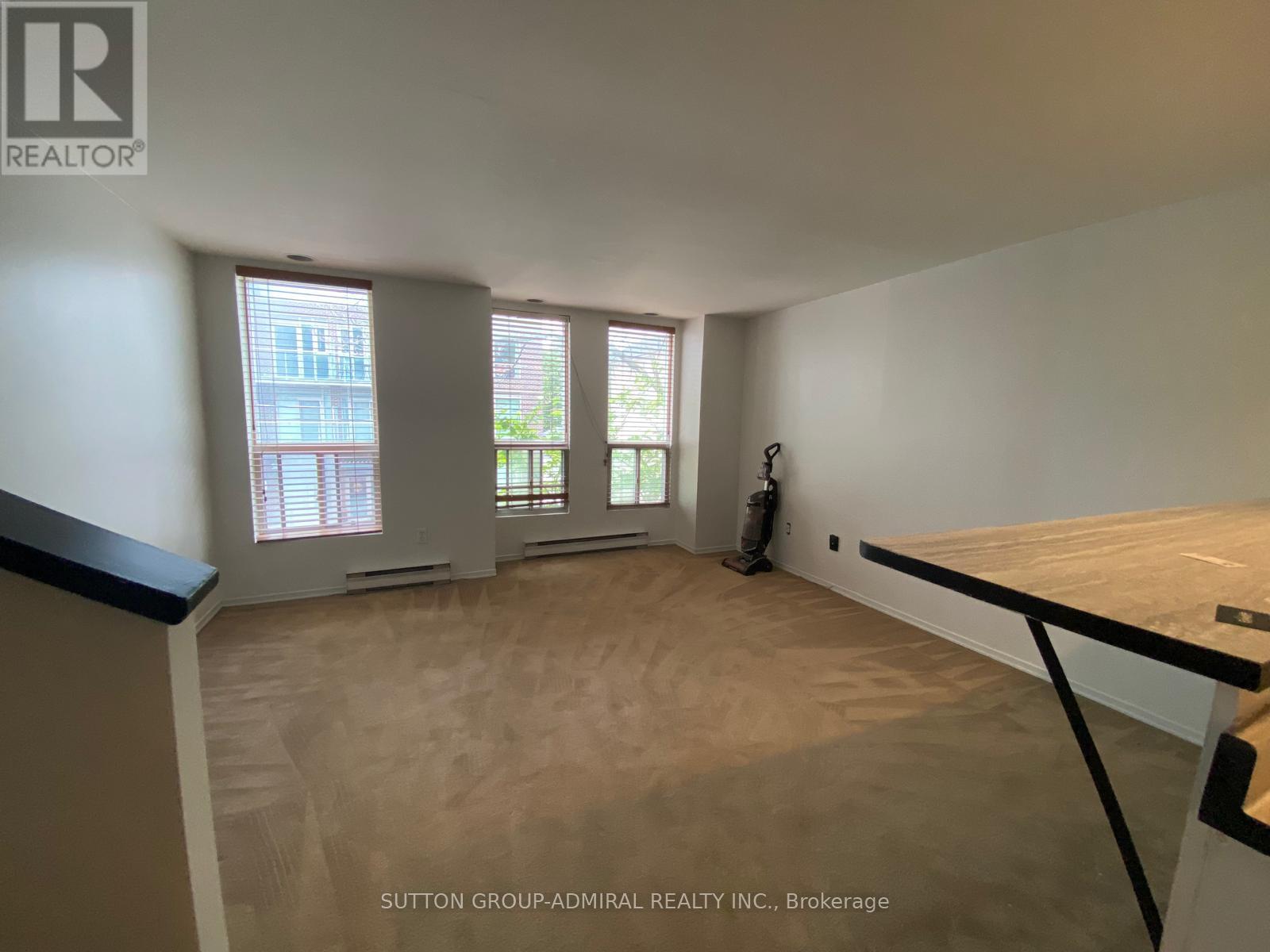 Upper - 177 Logan Avenue, Toronto, Ontario  M4M 2N2 - Photo 13 - E13502634