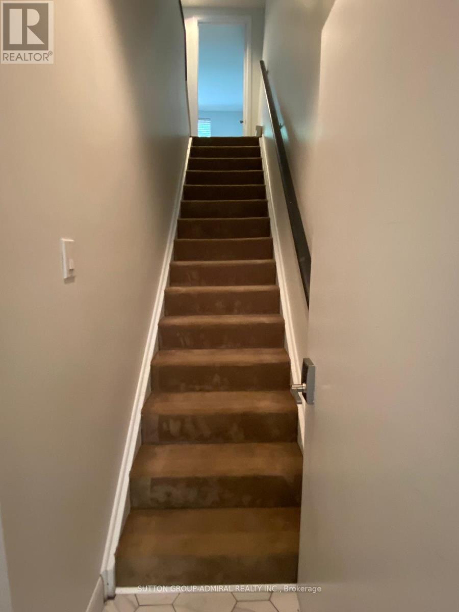 Upper - 177 Logan Avenue, Toronto, Ontario  M4M 2N2 - Photo 3 - E13502634