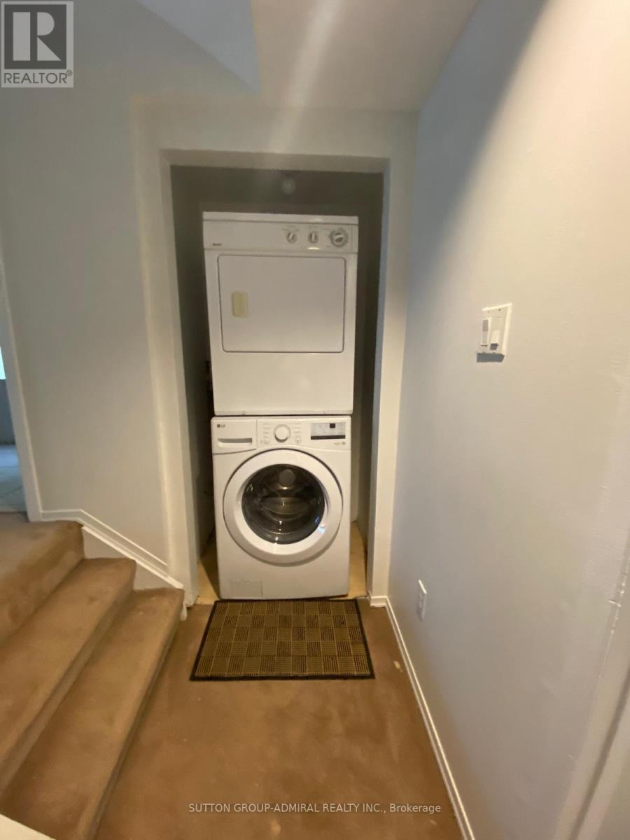 Upper - 177 Logan Avenue, Toronto, Ontario  M4M 2N2 - Photo 6 - E13502634