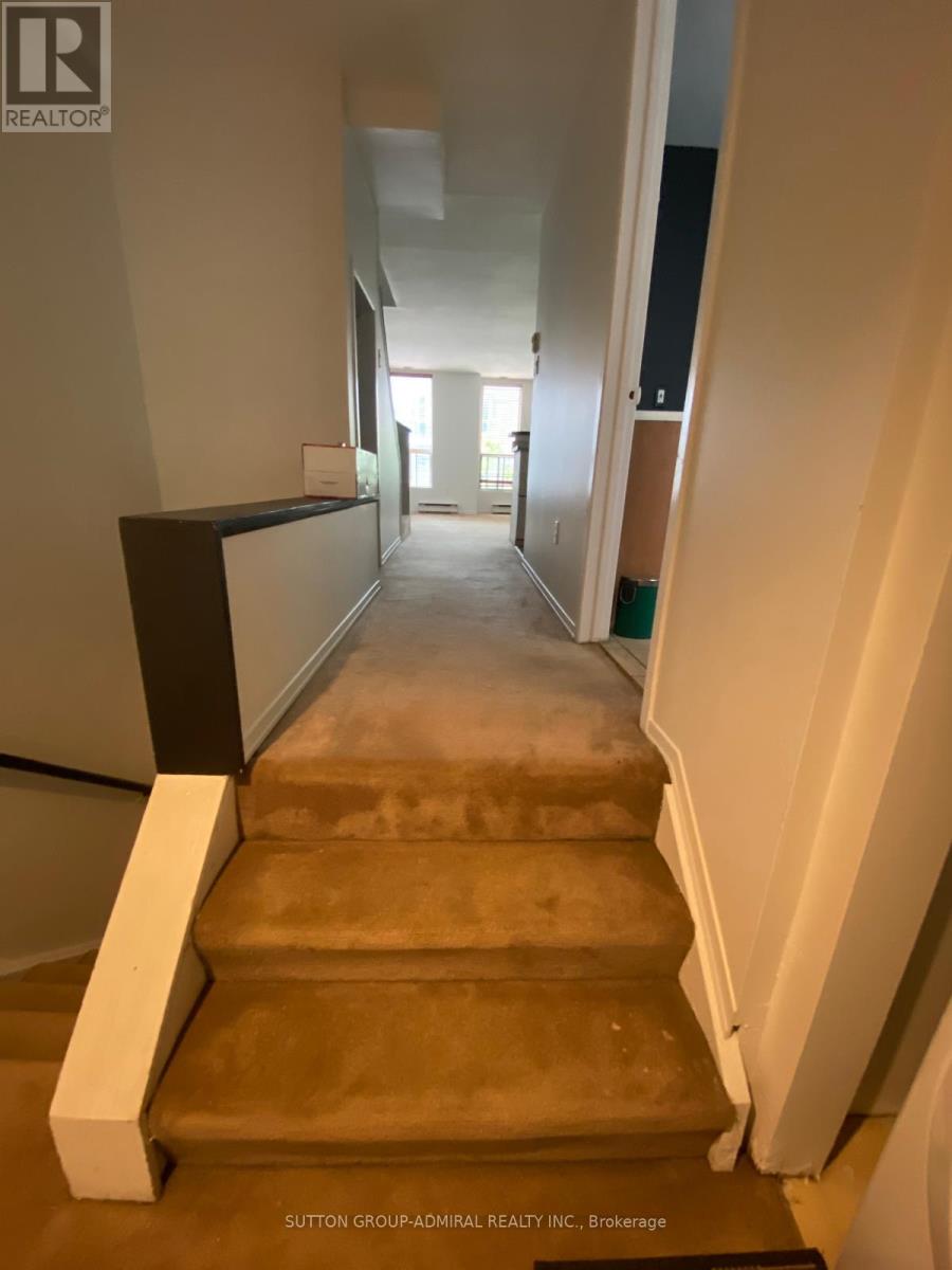 Upper - 177 Logan Avenue, Toronto, Ontario  M4M 2N2 - Photo 7 - E13502634