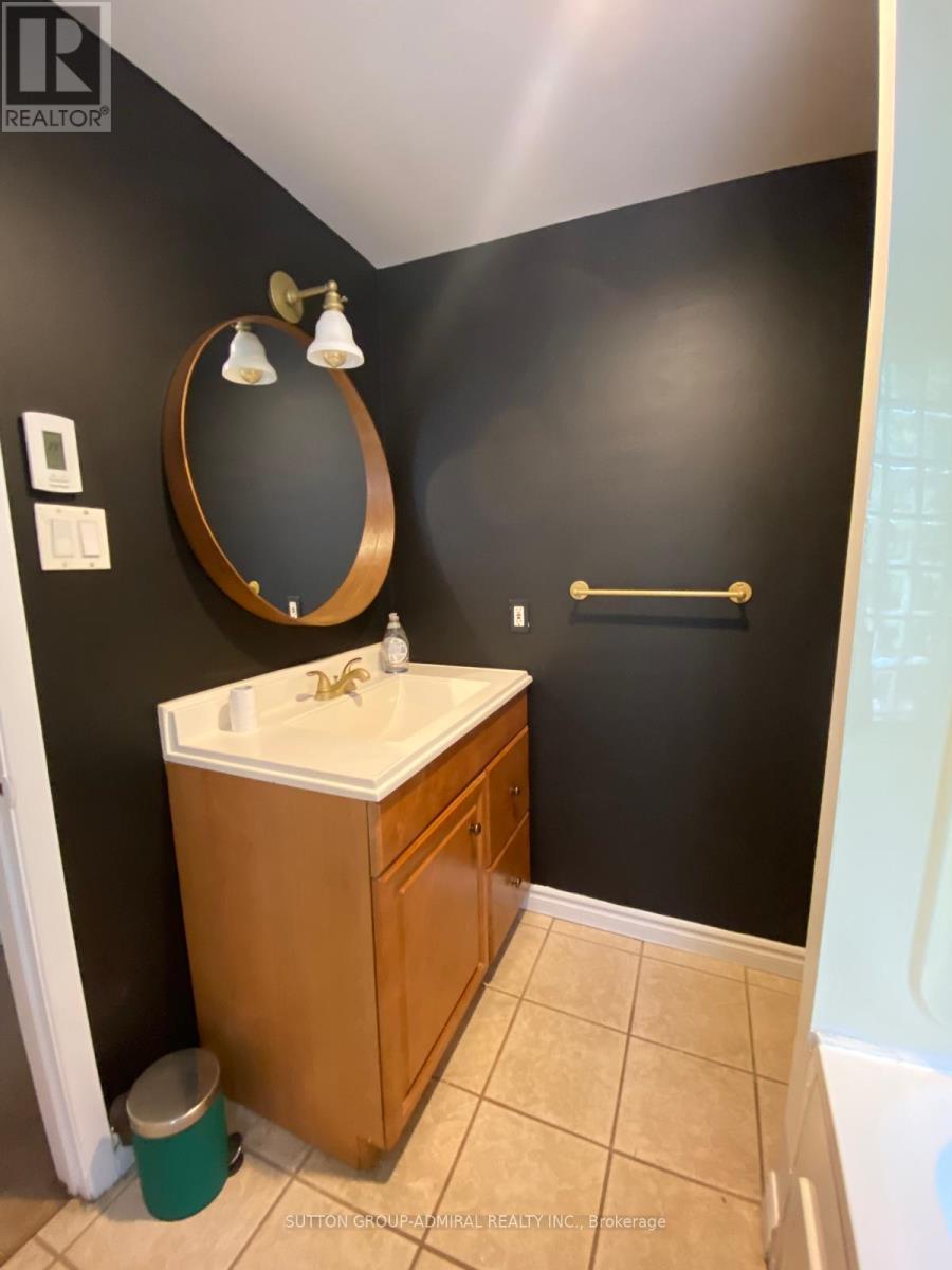 Upper - 177 Logan Avenue, Toronto, Ontario  M4M 2N2 - Photo 8 - E13502634