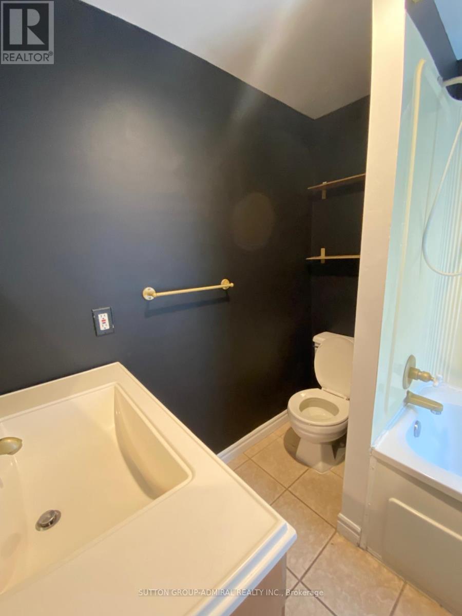 Upper - 177 Logan Avenue, Toronto, Ontario  M4M 2N2 - Photo 9 - E13502634