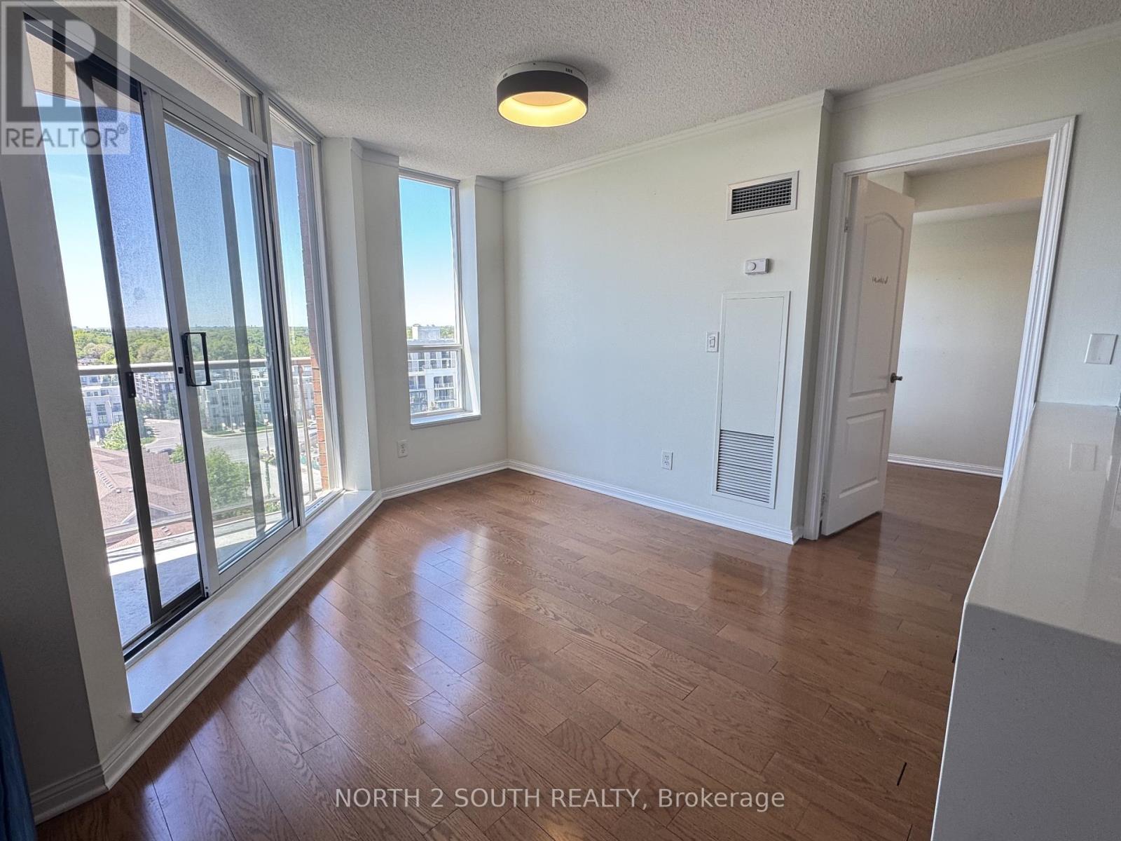 1002 - 1150 Parkwest Place, Mississauga, Ontario  L5E 3K4 - Photo 3 - W13058406