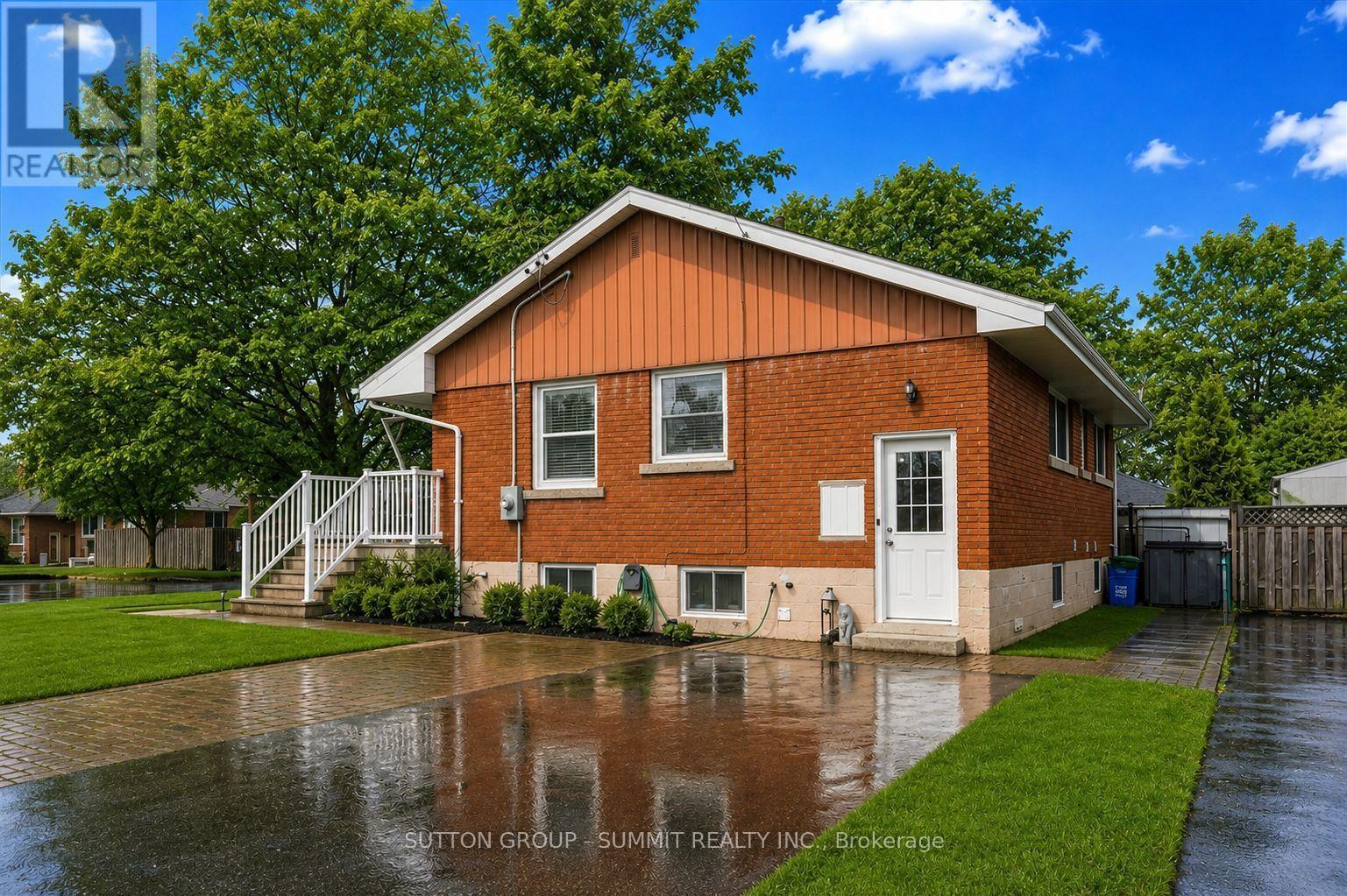 9 GRENADIER DRIVE, Hamilton (Huntington)