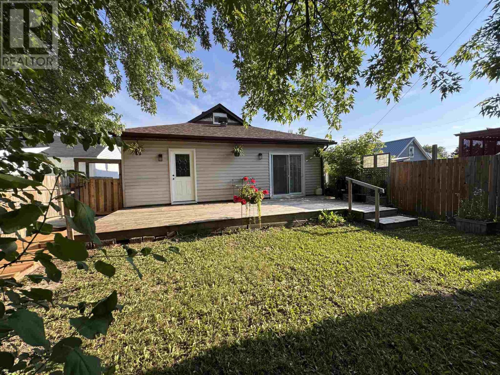 32 Champlain St, Sault Ste. Marie, Ontario  P6B 3T7 - Photo 3 - SM261708