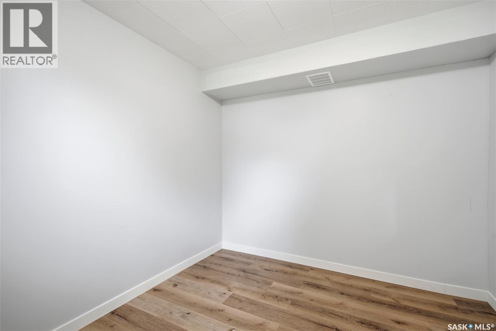 1318 B Avenue N, Saskatoon, Saskatchewan  S7L 1G5 - Photo 24 - SK042031