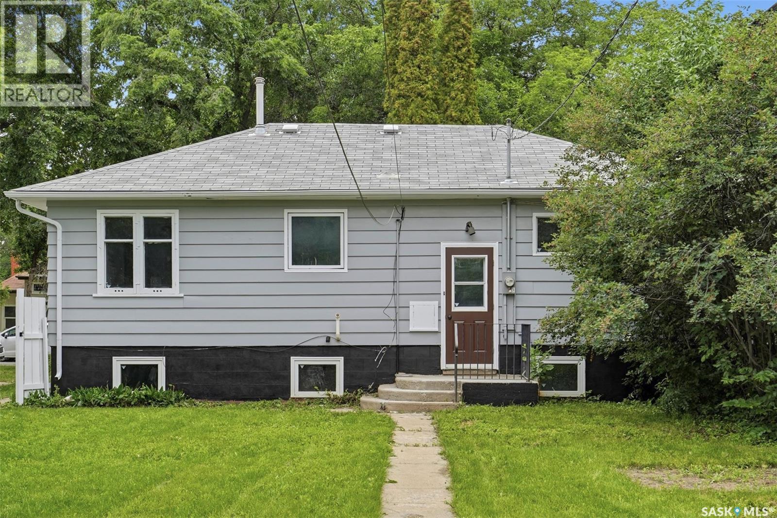 1318 B Avenue N, Saskatoon, Saskatchewan  S7L 1G5 - Photo 27 - SK042031