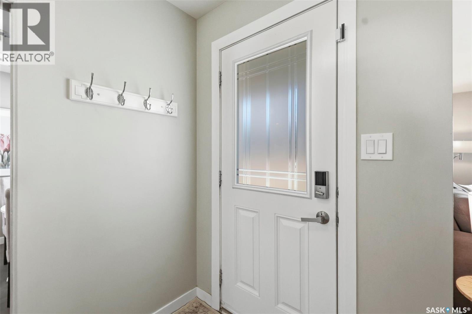 2221 Munroe Avenue S, Saskatoon, Saskatchewan  S7J 1S2 - Photo 3 - SK041857