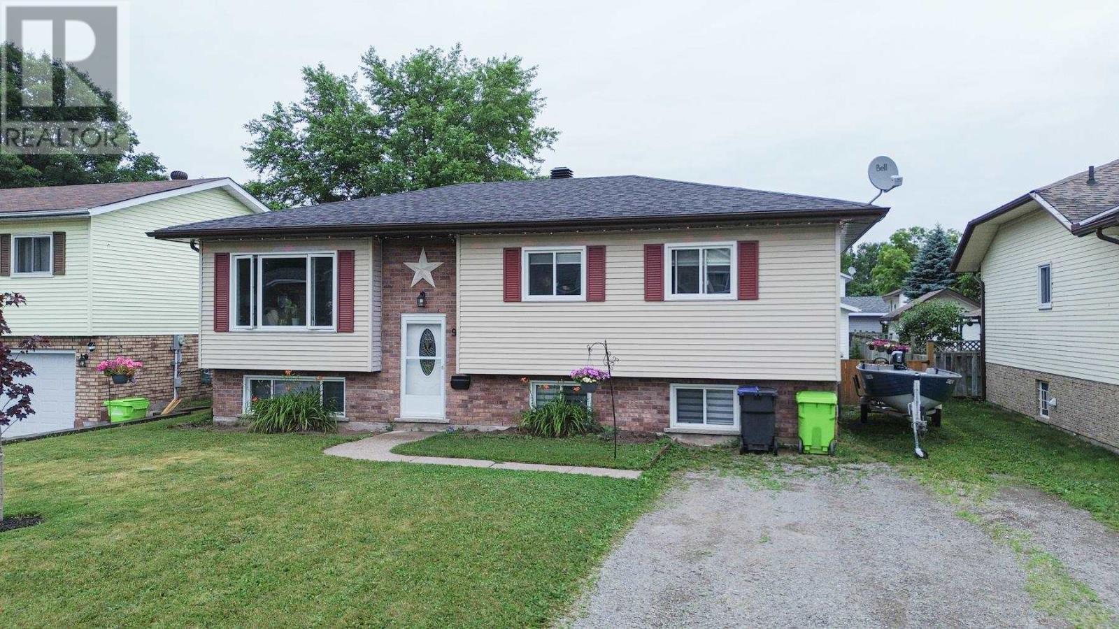9 Taskar Dr, Sault Ste. Marie, Ontario P6A 6N5 - Photo 2 - SM261791