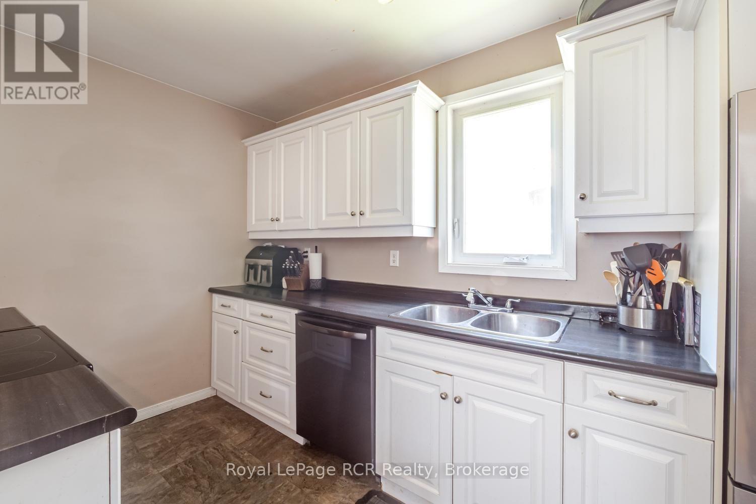450 Taylor Street, South Bruce Peninsula, Ontario  N0H 2T0 - Photo 10 - X13543424