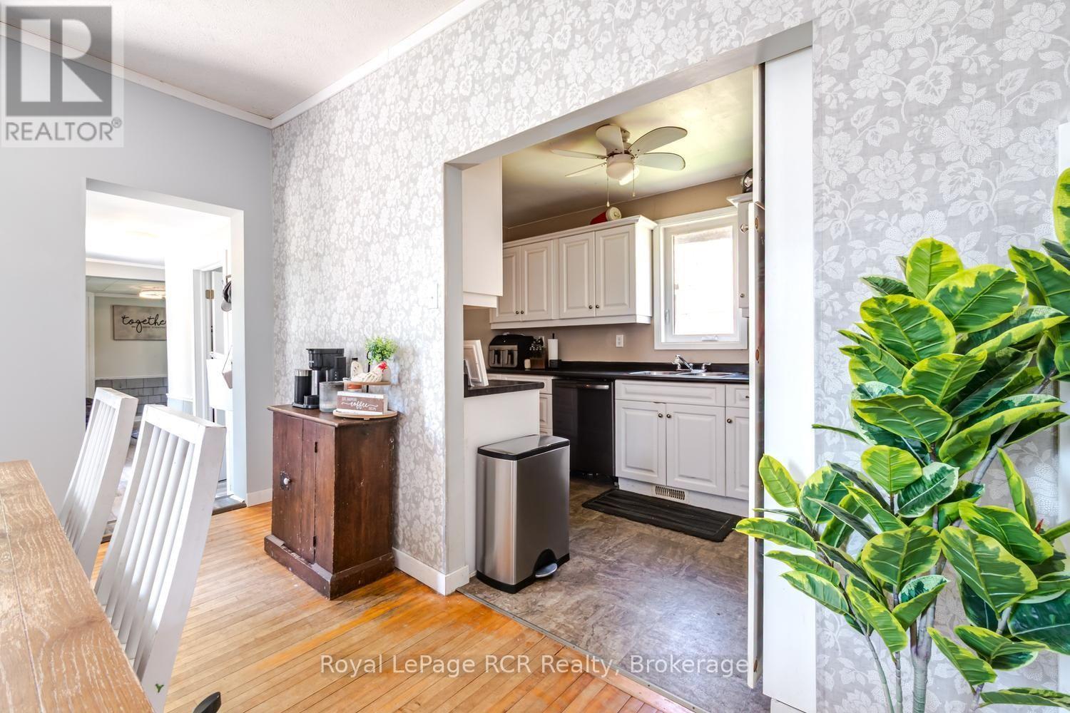 450 Taylor Street, South Bruce Peninsula, Ontario  N0H 2T0 - Photo 9 - X13543424