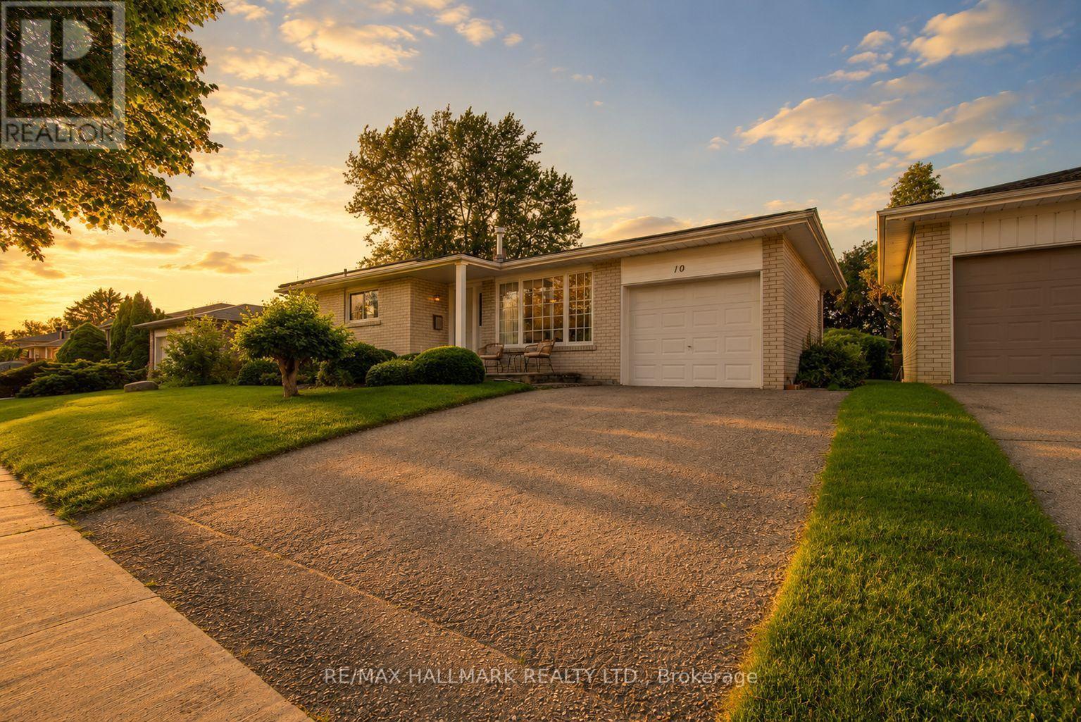 10 COCKBURN DRIVE, Toronto (Centennial Scarborough)