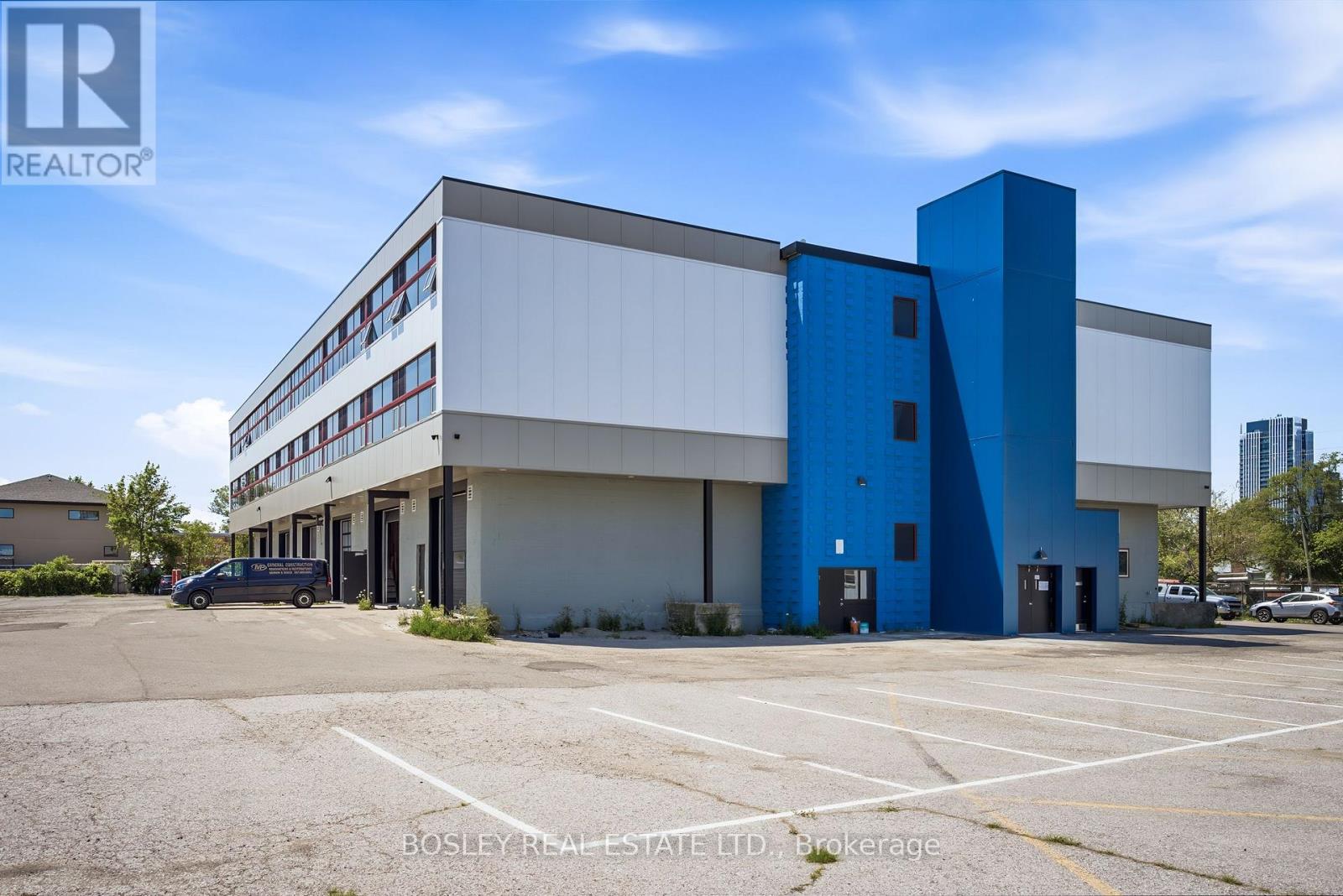 219-221 - 45 Industrial Street, Toronto, Ontario  M4G 1Z2 - Photo 8 - C12753810