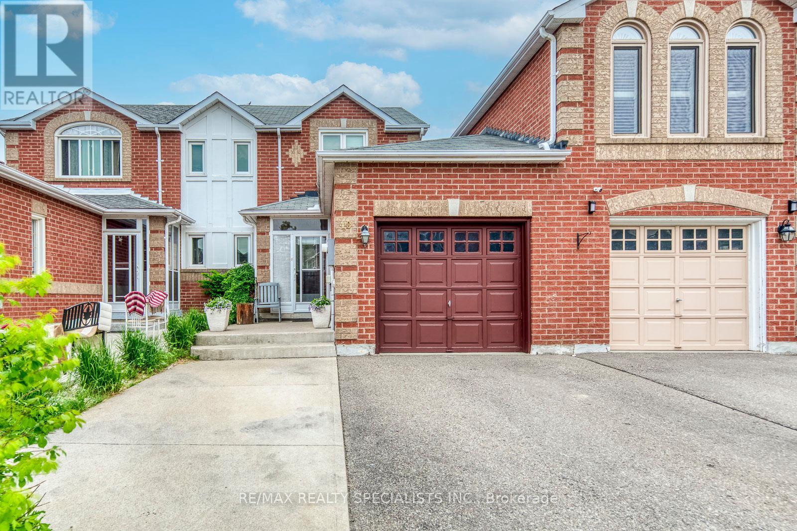 40 Mannel Crescent, Brampton, Ontario  L6Y 5E2 - Photo 1 - W13543430
