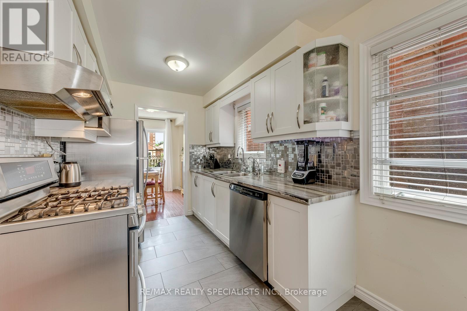 40 Mannel Crescent, Brampton, Ontario  L6Y 5E2 - Photo 17 - W13543430