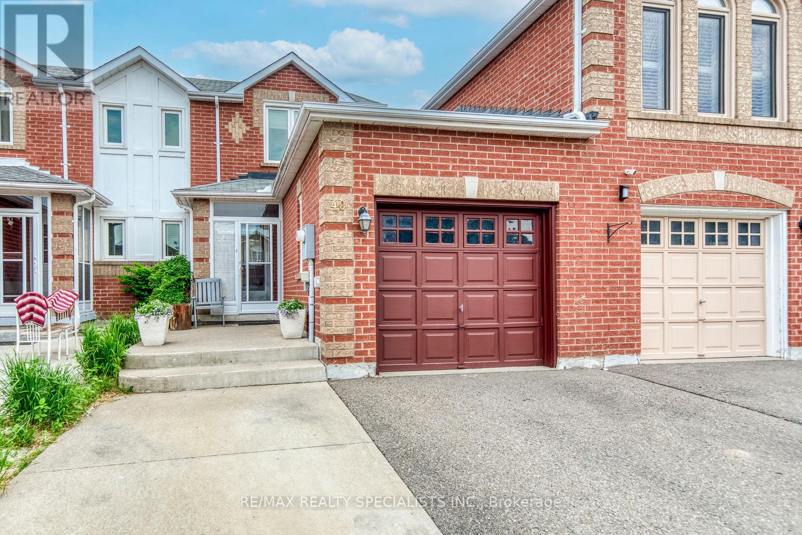 40 Mannel Crescent, Brampton, Ontario  L6Y 5E2 - Photo 2 - W13543430