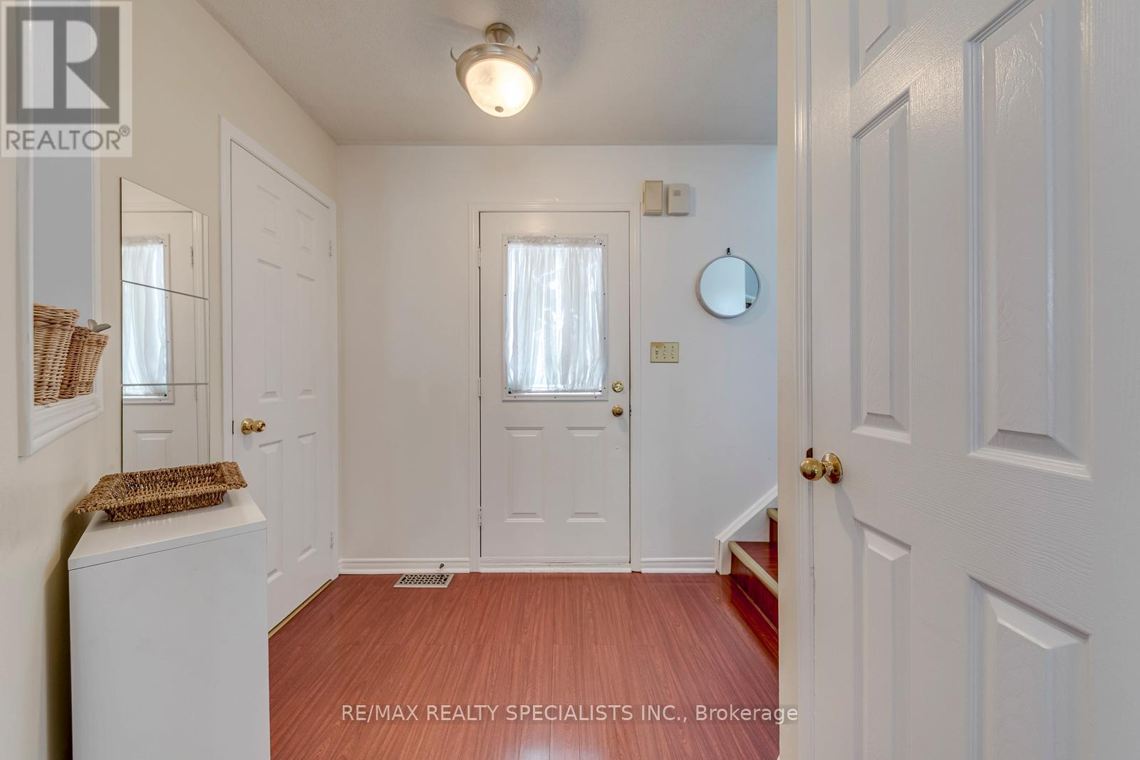 40 Mannel Crescent, Brampton, Ontario  L6Y 5E2 - Photo 4 - W13543430