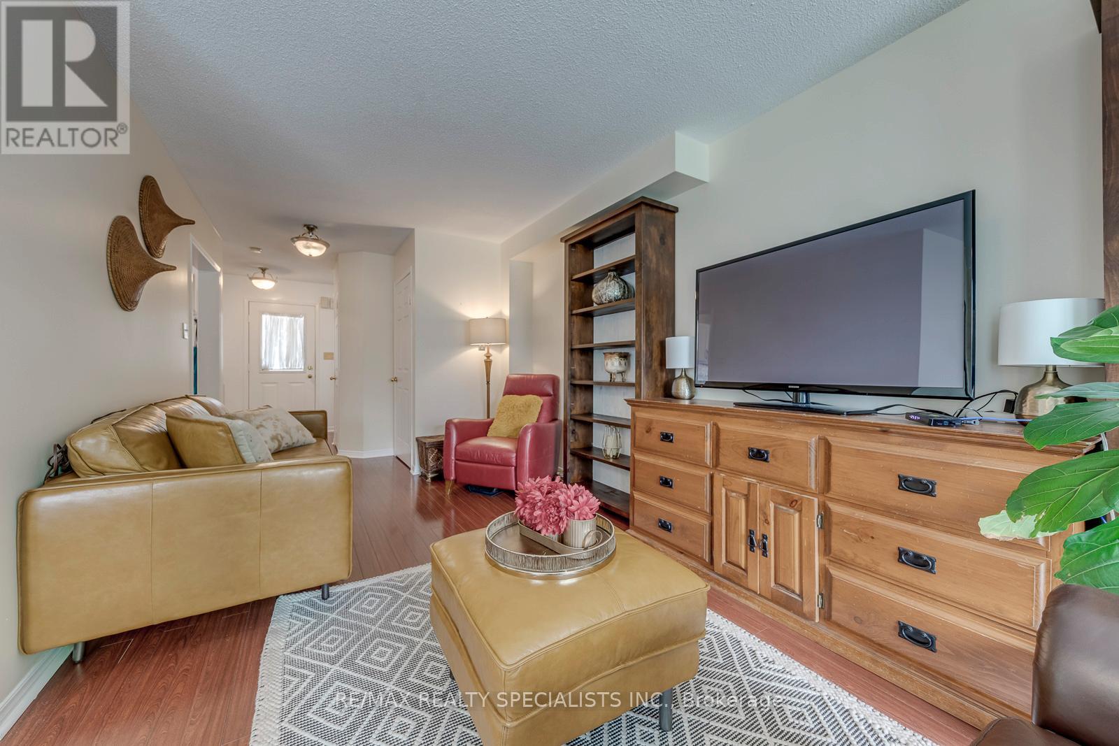 40 Mannel Crescent, Brampton, Ontario  L6Y 5E2 - Photo 8 - W13543430