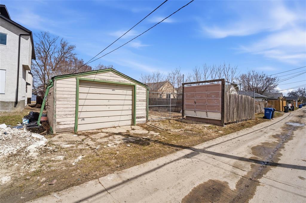 1926 Elgin Avenue, Winnipeg, Manitoba  R2R 0C9 - Photo 3 - 202602505