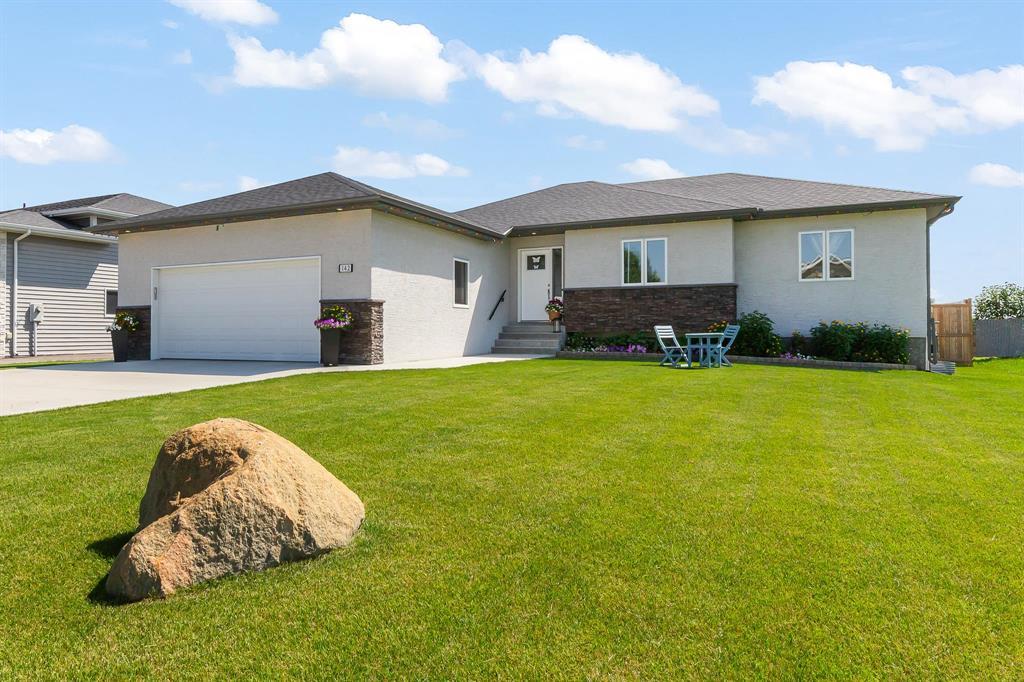142 Carleton Drive, Steinbach, Manitoba R5G 0W4 - Photo 1 - 202616070
