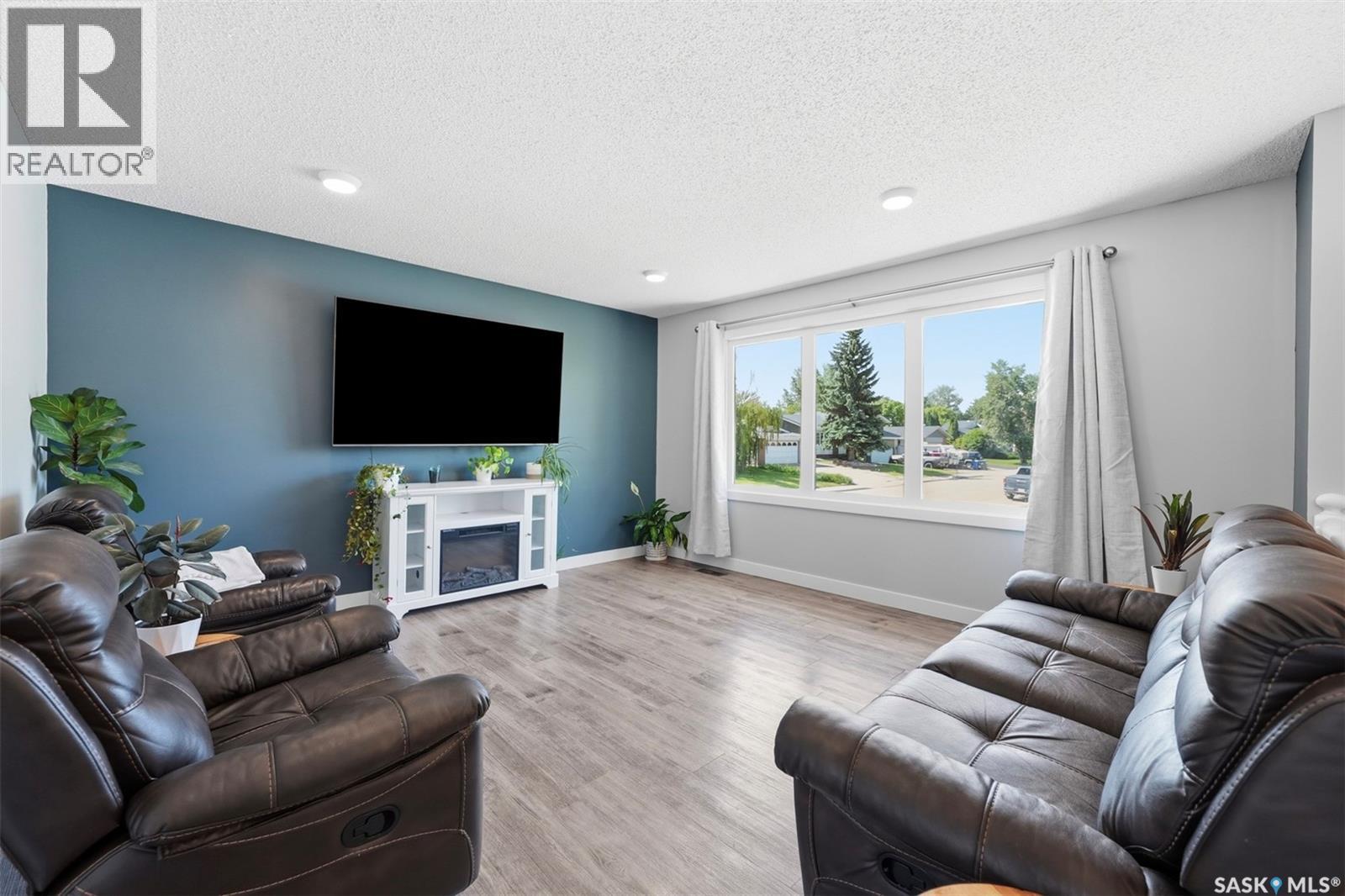 3120 Hogeweide Drive, Prince Albert, Saskatchewan  S6V 6X9 - Photo 3 - SK042041